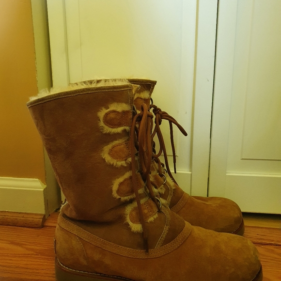RARE UGG ~ Chestnut Rommy Lace Up Boots - Picture 4 of 5